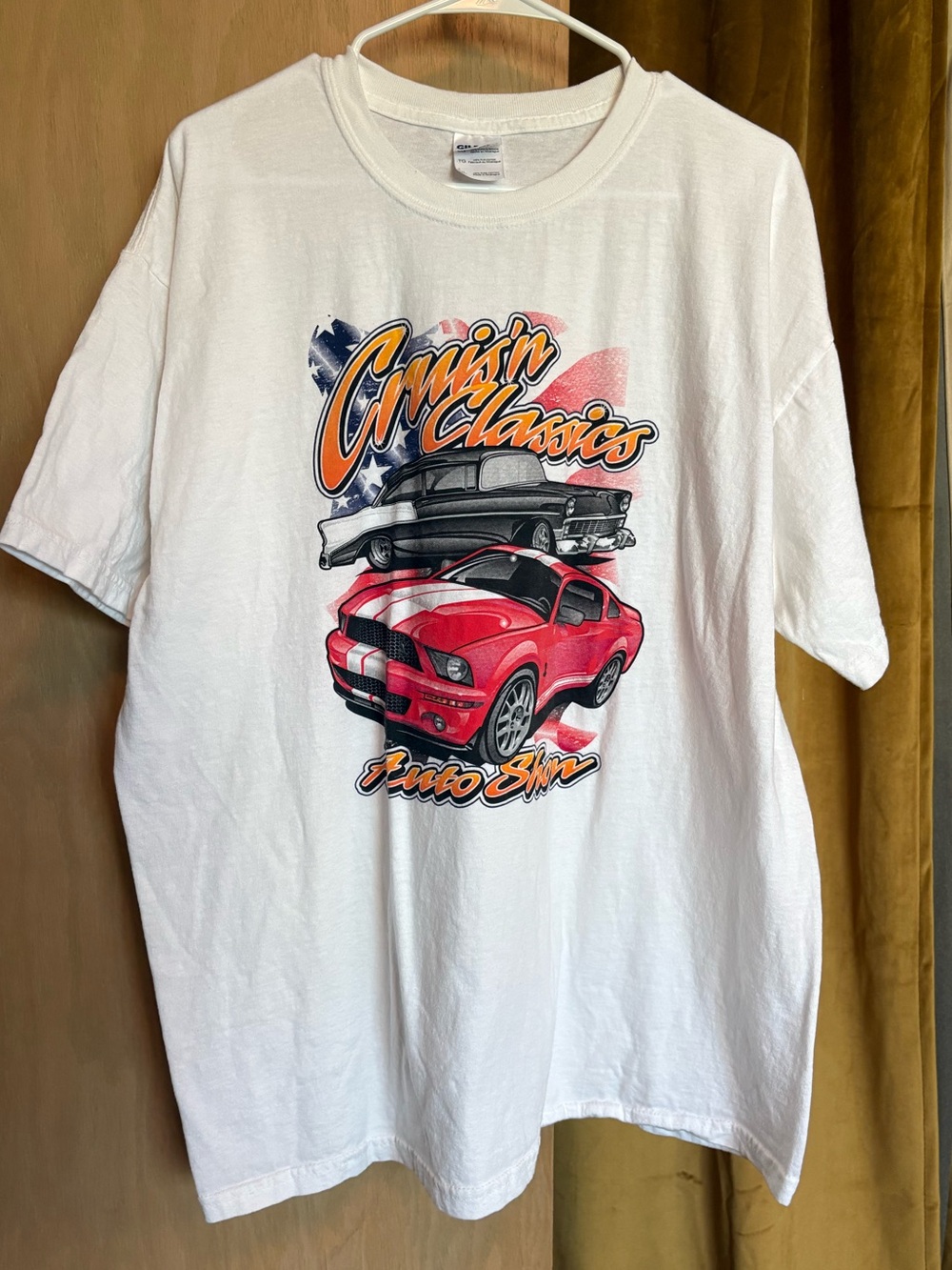 Vintage Men’s Tee with Retro Car Graphic